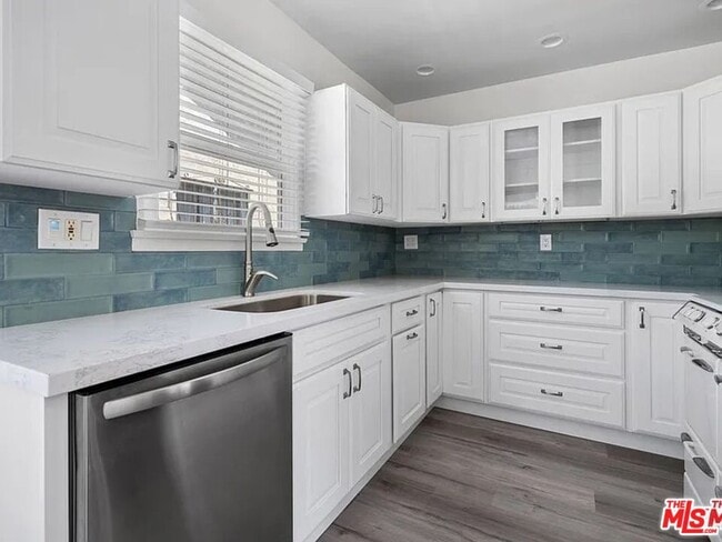 Building Photo - 908 Venezia Ave