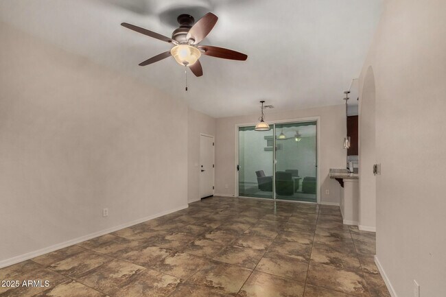 Building Photo - 955 S Henry Ln