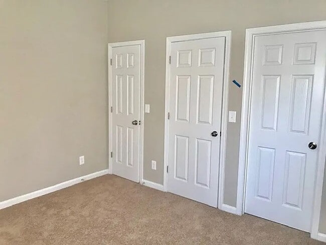 Building Photo - MUST SEE this Gorgeous 5 Beds 3 Bath home ...