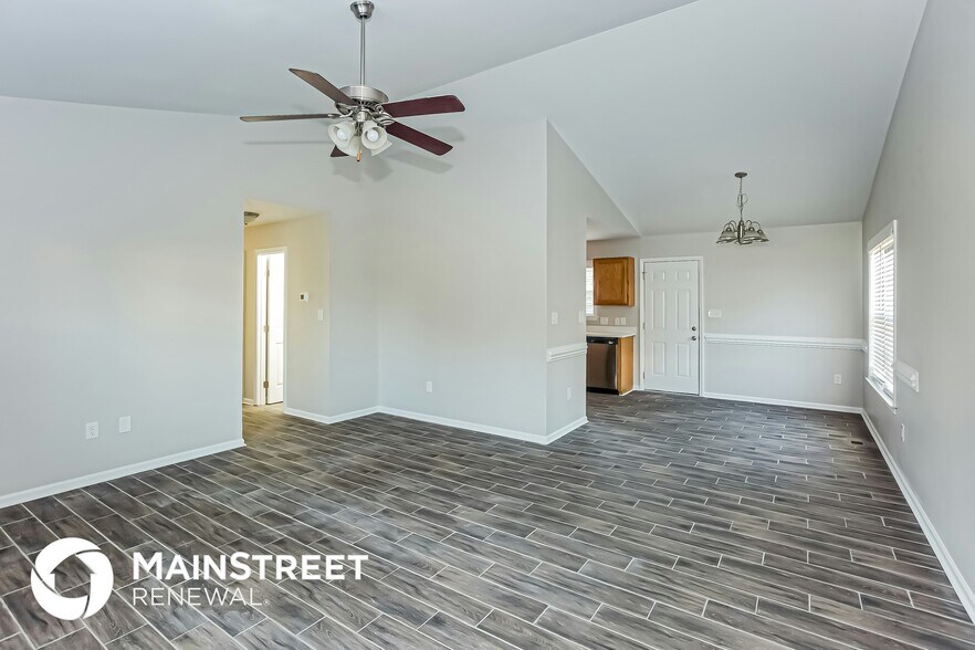 Building Photo - 807 Fisher St