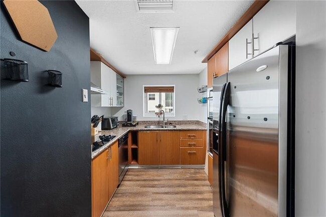 Building Photo - 170 SE 14th St