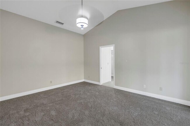 Building Photo - 4832 Queen Palm Terrace NE