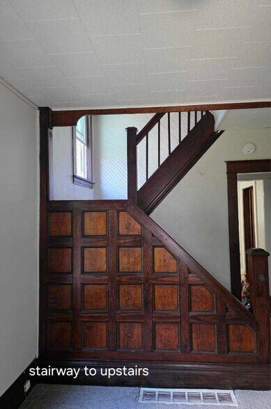 Building Photo - 913 Neumaier Ct