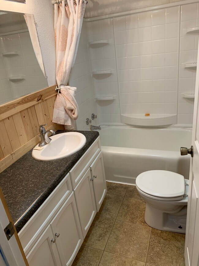 Building Photo - 1206 1st St NE