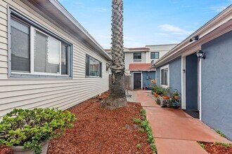 Building Photo - 4025 La Salle St