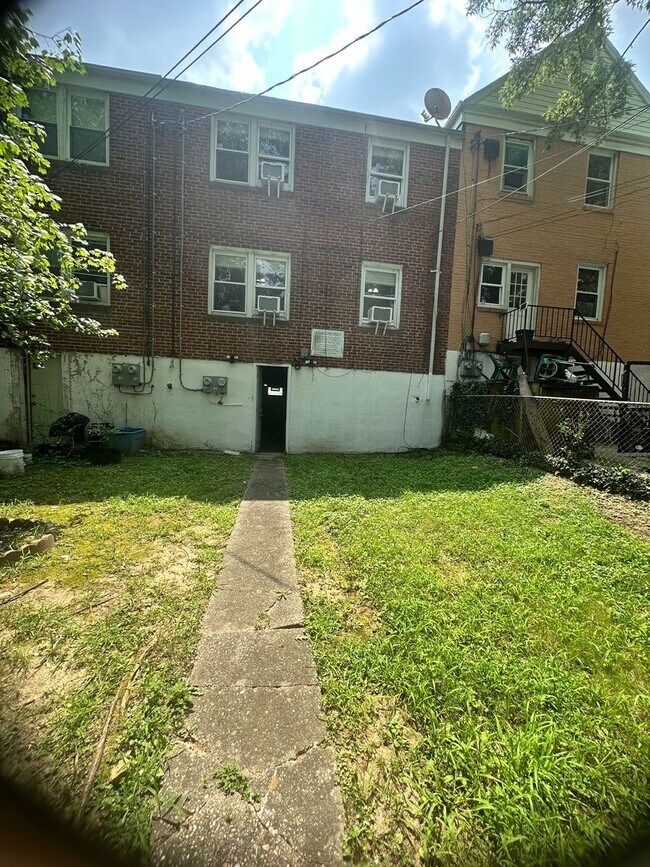 Building Photo - 918 St Dunstans Rd