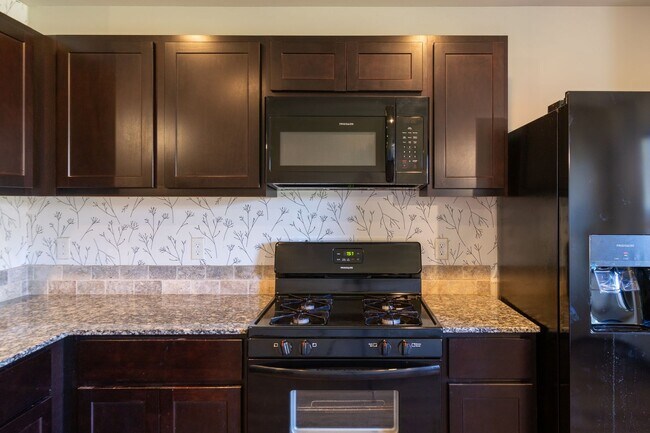 Building Photo - Beautiful 4 Bed 2 Bath in the Heart of Noble!