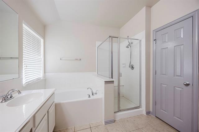 Building Photo - 8127 Robertson Dr