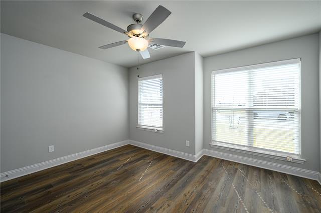 Building Photo - 2801 Tulip Dr