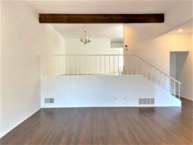 Building Photo - 1450 Palisades Dr