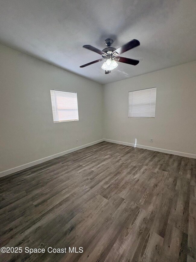 Building Photo - 1217 Pinewood Dr