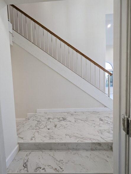 Building Photo - 42057 Parkmont Dr