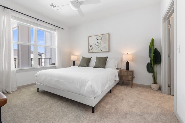 Building Photo - 1301 Leah Ave