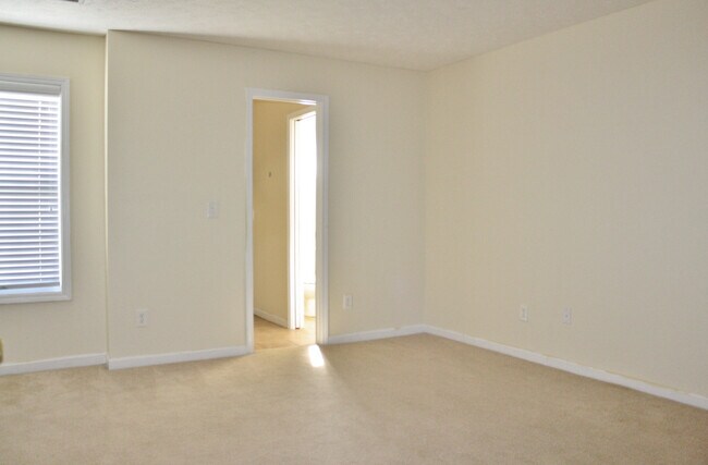 Building Photo - Gorgeous Phenix City Home Off Of HWY 165!