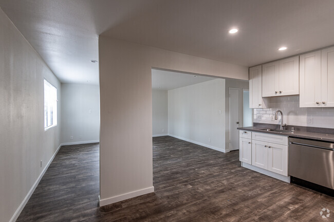 2BR, 1BA - 895 SF - Outrigger Apartments