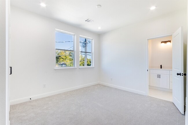 Building Photo - 4008 Bennington St