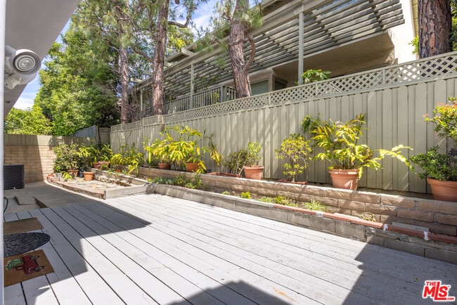 Building Photo - 10227 Autumn Leaf Cir