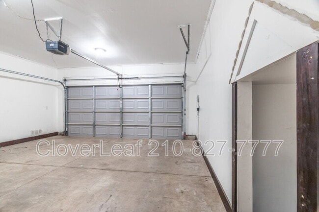 Building Photo - 16615 Raven Glenn