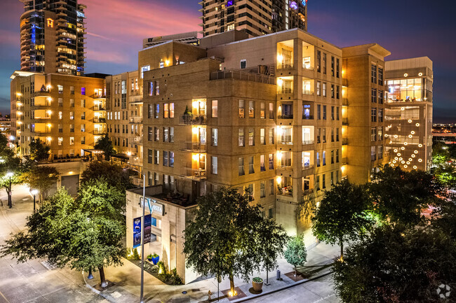 Building Photo - Vista at Dallas