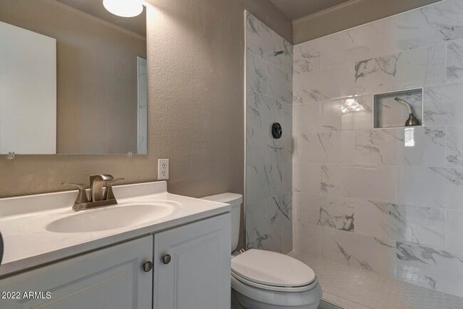 Building Photo - 3012 W Bethany Home Rd