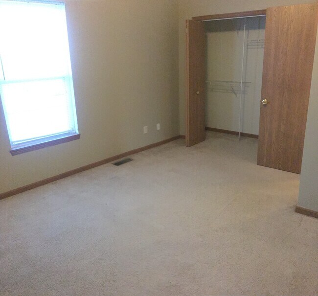 Building Photo - 230 Crossing Dr