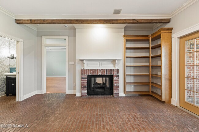 Building Photo - 300 Oak Hollow Dr