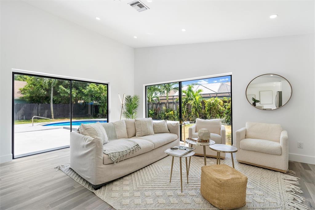 Building Photo - 4920 NW 83rd Ter