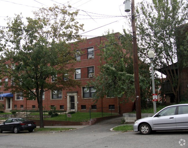 Primary Photo - 724 Madison St NW