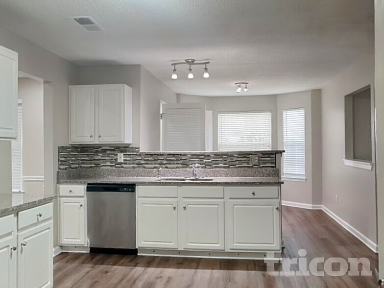 Building Photo - 589 Lakewater View Dr