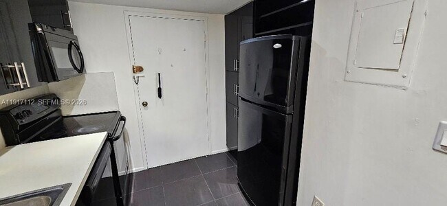 Building Photo - 18021 Biscayne Blvd