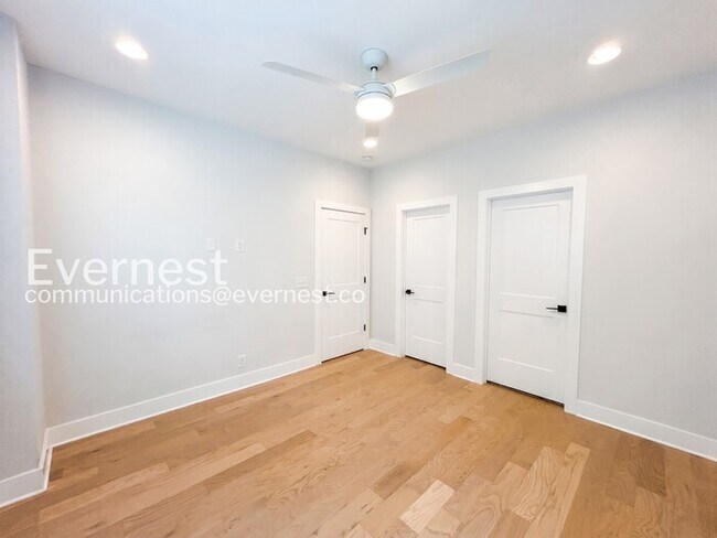 Building Photo - 4 Bed, 4.5 Bath Town Home with Garage / Available Now!