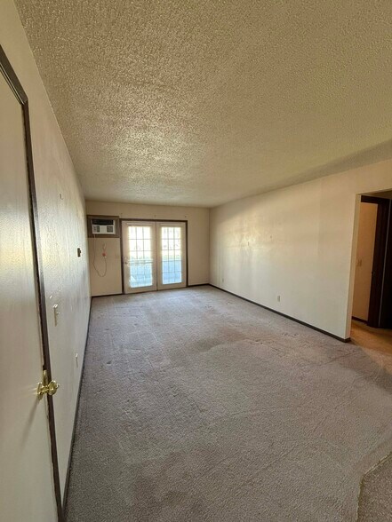 Living Room - 203 S 6th St