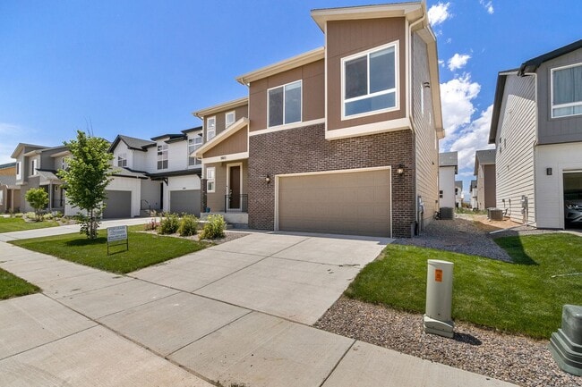 Building Photo - Beautiful 3 Bedroom 2 1/2 Bath Single Family Home