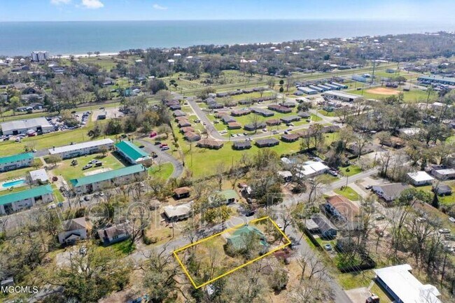 Building Photo - 313 Seal Ave