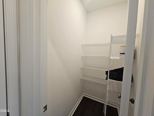 Building Photo - 945 Glowing Star Ln