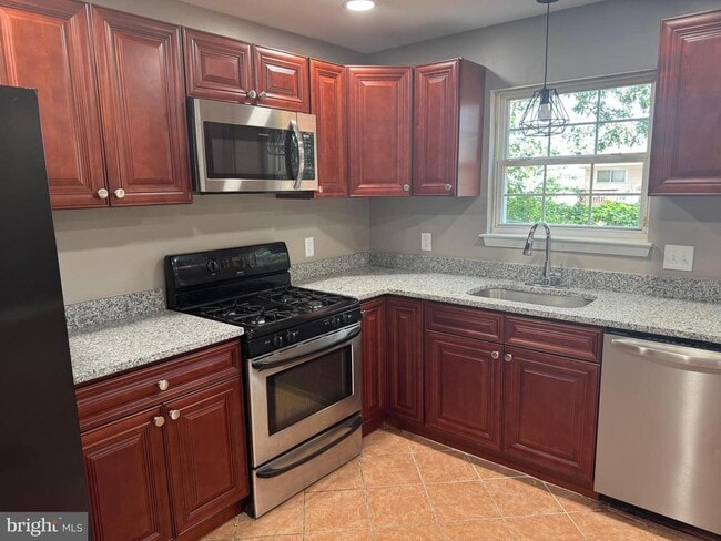 Building Photo - 8216 Dellwood Ct