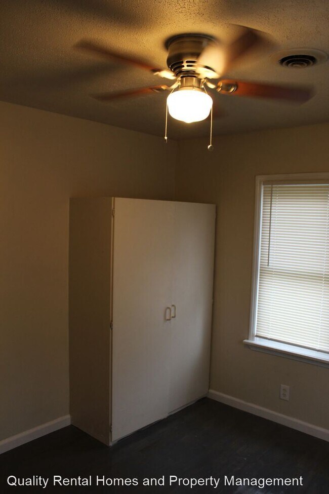 Building Photo - 2 br, 1 bath House - 1230 E Hemphill Rd