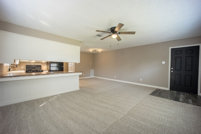 Building Photo - 17411 Strack Dr E