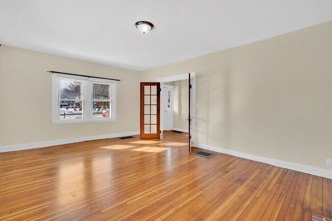 Building Photo - 157-159 Pleasant Street