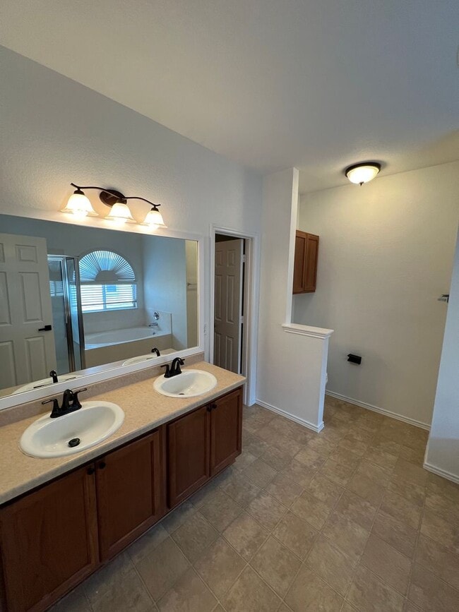 Building Photo - Spacious 4-Bedroom Home with Open Layout