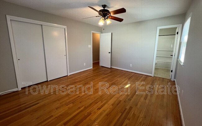 Building Photo - 5313 Hampton Rd