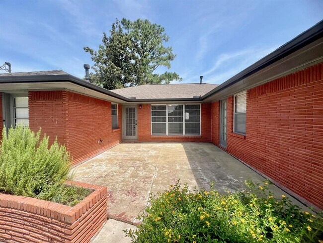 Building Photo - 6417 Lindyann Ln