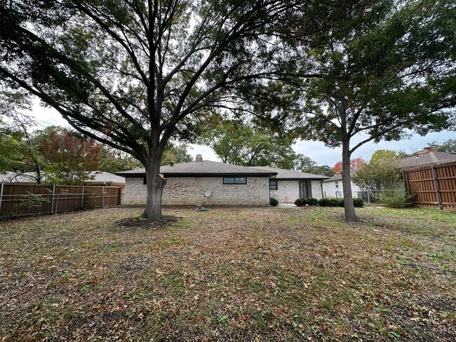 Building Photo - PLANO 4-bed 3-bath 2-car garage with huge workshops