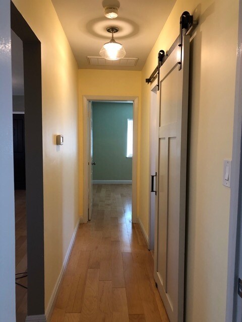 Building Photo - 504 Roosevelt Ave