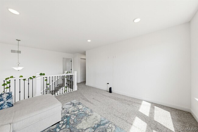 Building Photo - 106 Sommerset Ct