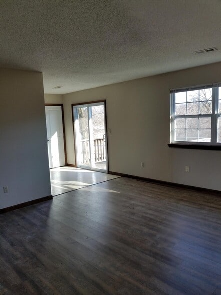 Building Photo - 9 Cherry Tree Ln