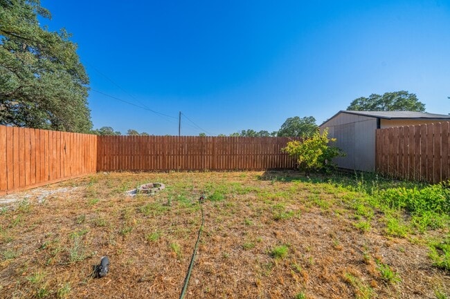 Building Photo - Adorable Studio Apt in Cottonwood - Dog Friendly! Available NOW!