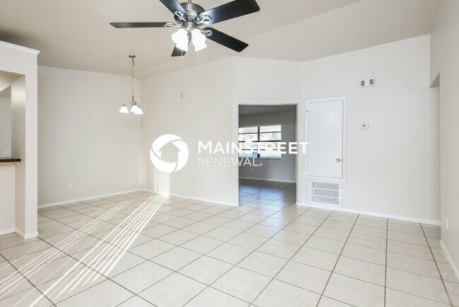 Building Photo - 3 Bedroom Pet-Friendly Home in OCOEE, FL with Main Street Renewal