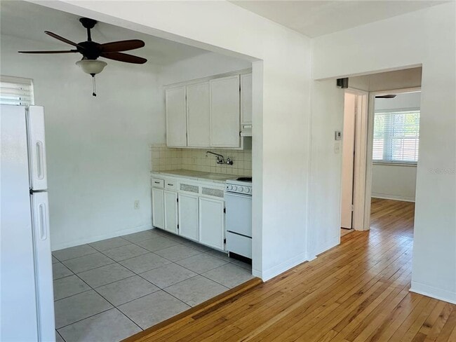 Building Photo - 1800 Pass a Grille Way