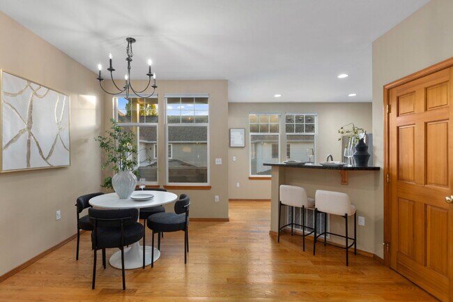 Building Photo - Beautiful End-Unit Townhome in Highland Parc | Water & Sewer Included!- AVAILABLE NOW FOR RENT!!